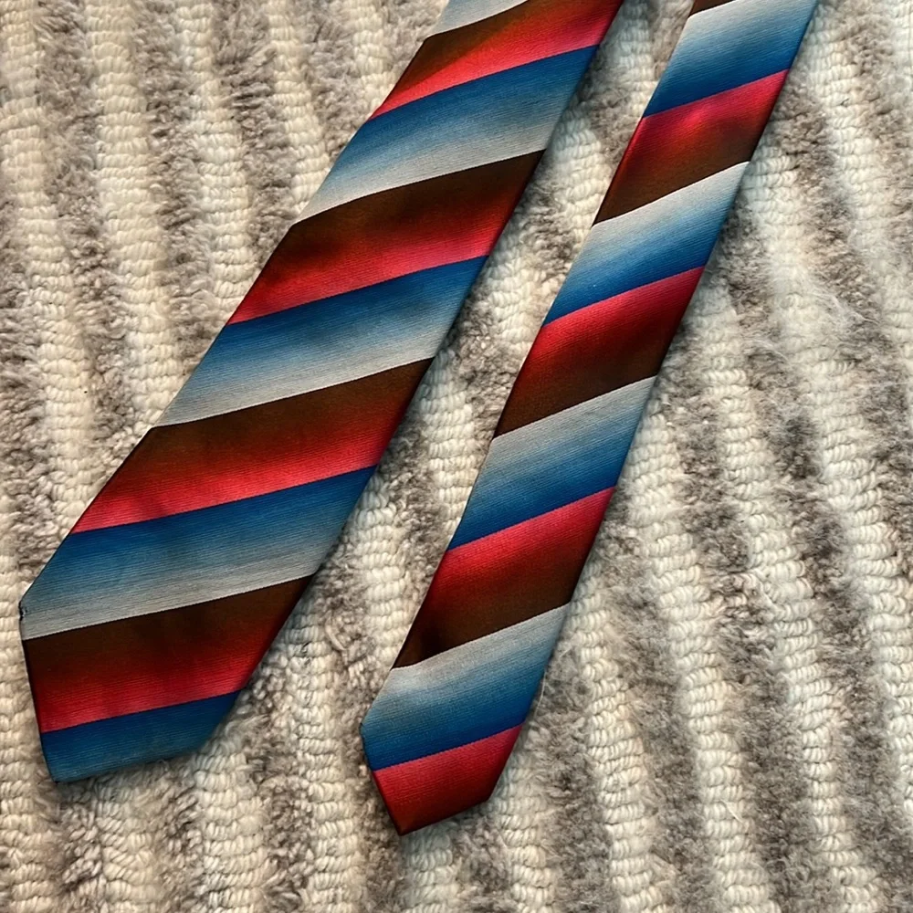 Gradient Stripe Tie - Picture 2 of 12